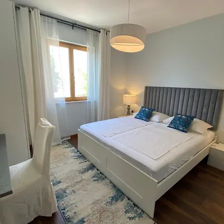 V2 Apartment Seget Vranjica